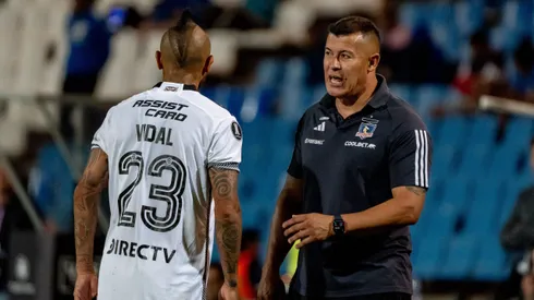 Jorge Almirón palpita el Superclásico y detalla la situación de Arturo Vidal en Colo Colo.