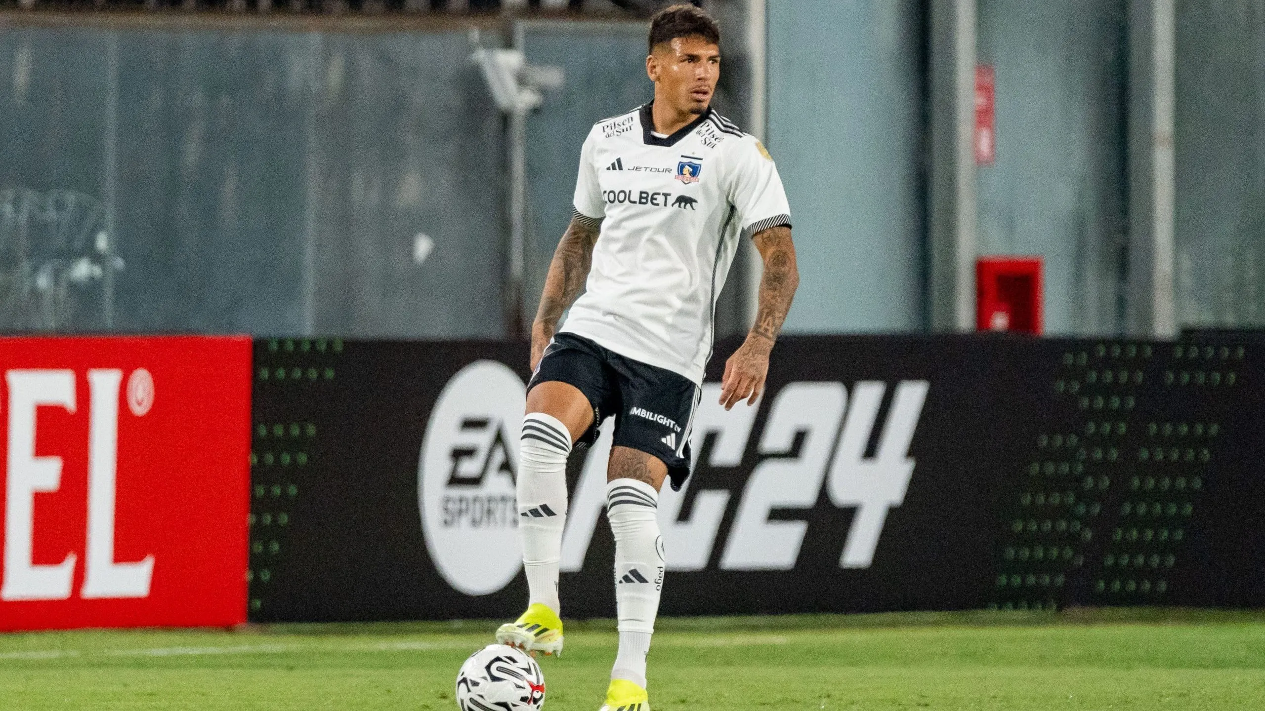 Alan Saldivia fue el mejor de la defensa de Colo Colo. Imagen: Guille Salazar/DaleAlbo