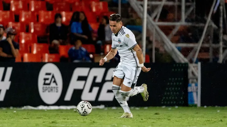 Óscar Opazo jugando Copa Libertadores.
