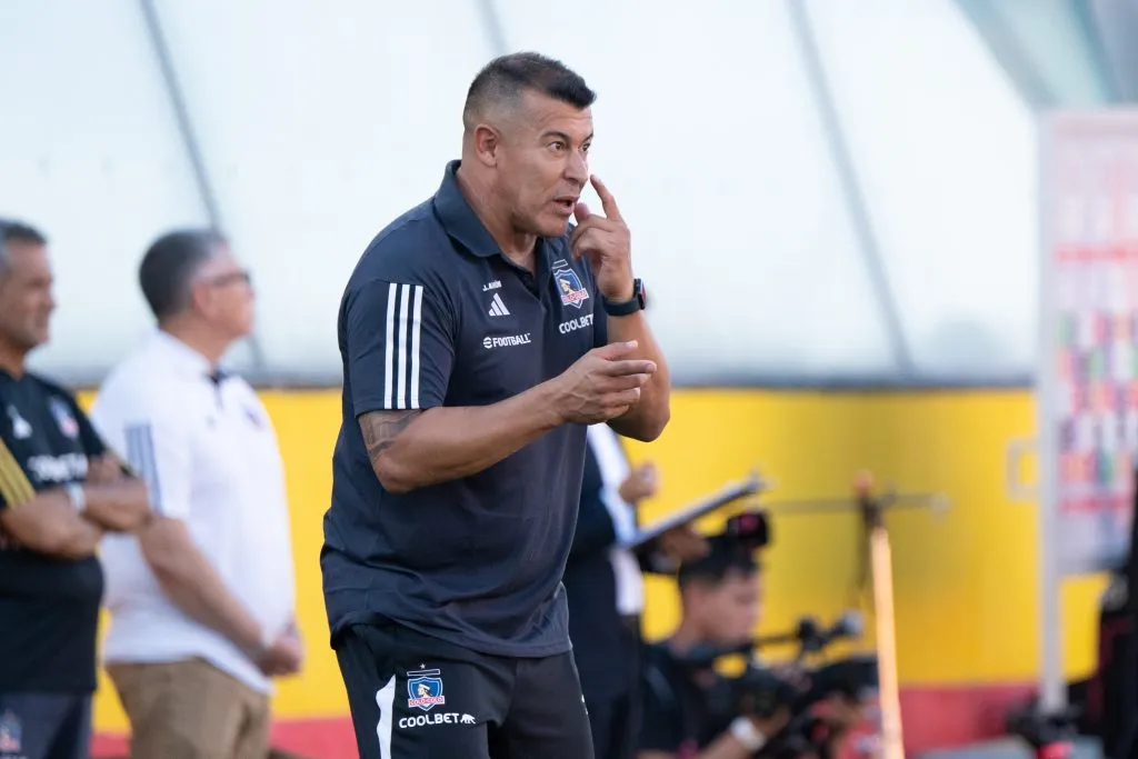 Leonardo Gil alaba a Jorge Almirón por su trabajo en Colo Colo. Imagen: Guille Salazar/DaleAlbo