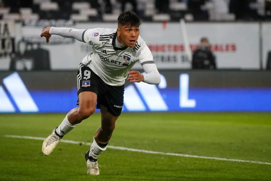 Damián Pizarro anotó sus dos primeros goles con Colo Colo en 2024. Imagen: Jonnathan Oyarzun/Photosport