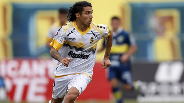 Luciano Cabral no va a Everton, por ahora.