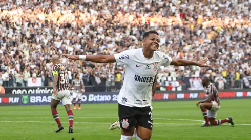 Fluminense no convence en el Brasileirao y es bailado por Corinthians.