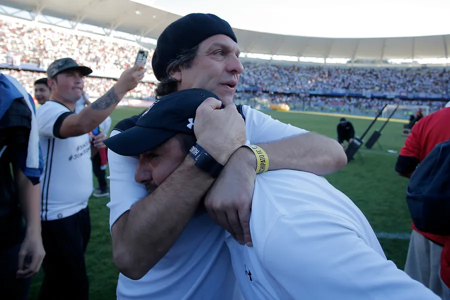 Aníbal Mosa y su último título de Campeonato en Colo Colo. Imagen: Javier Torres/Photosport