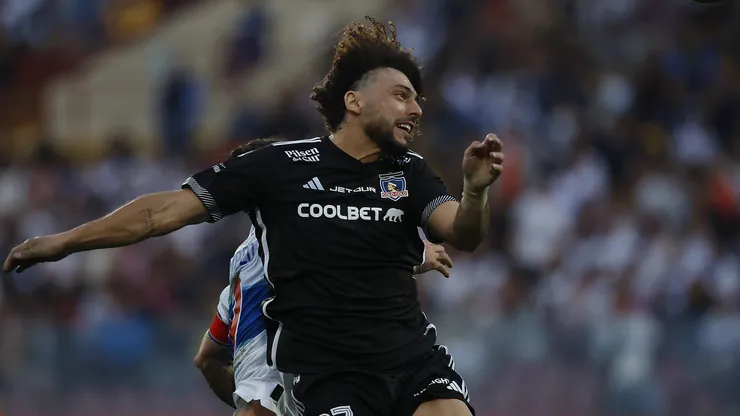 Futbol, Universidad Catolica vs Colo Colo. Fecha 9, campeonato Nacional 2024. El jugador de Colo Colo Maximiliano Falcon juega el balon durante el partido de primera division contra Universidad Catolica disputado en el estadio Santa Laura de Santiago, Chile. 20/04/2024 Pepe Alvujar/Photosport Football, Universidad Catolica vs Colo Colo. 9nd turn, 2024 National Championship. Colo Colo’s player Maximiliano Falcon play the ball during the first division match against Universidad Catolica held at the Santa Laura stadium in Santiago, Chile. 20/04/2024 Pepe Alvujar/Photosport