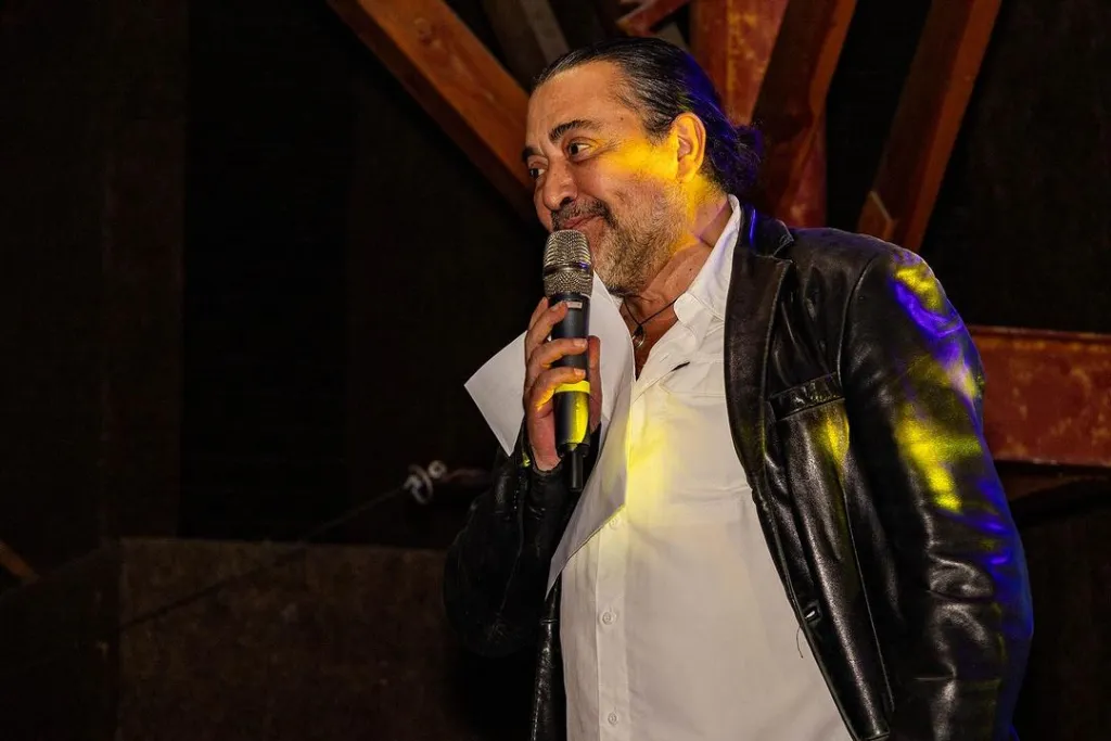 Leo Caprile animó la cena de aniversario de Colo Colo