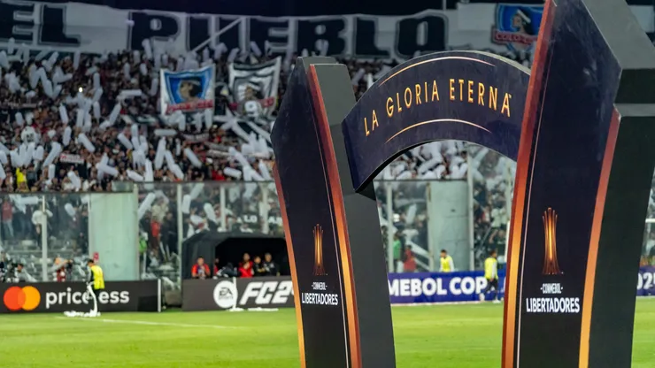 Hinchas de Colo Colo contarán con buses de apoyo a la salida del Monumental.