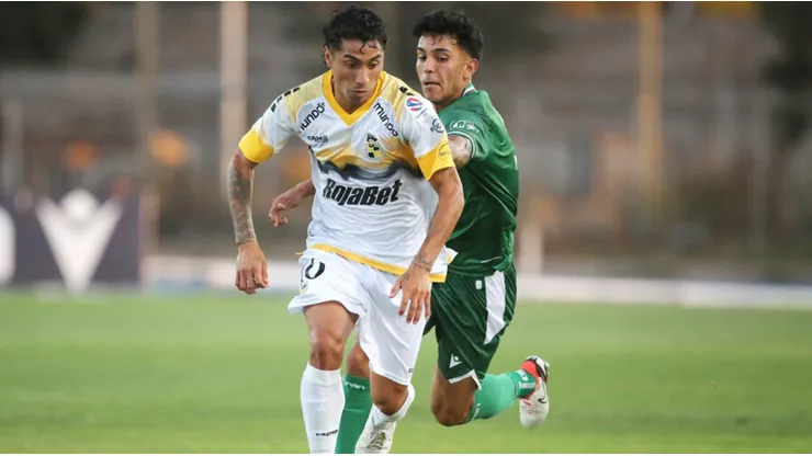 Pide que Colo Colo se refuerce con Luciano Cabral.