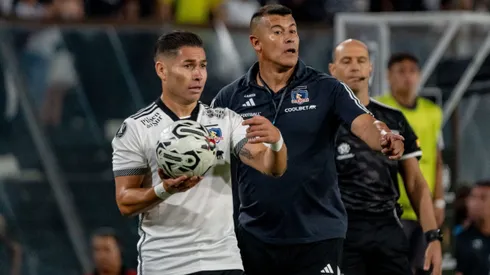 Almirón defiende a Óscar Opazo en Colo Colo.