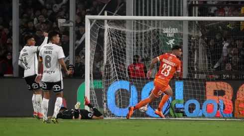 Gastón Rodríguez marca el 2 a 0 para Cobreloa ante Colo Colo.