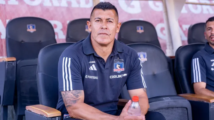Jorge Almirón ya fue suspendido por no asistir a conferencia de prensa. | Imagen: Guille Salazar.