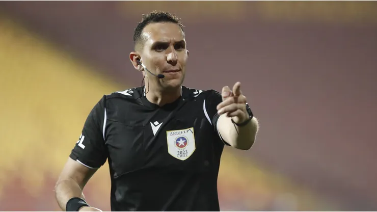 Definidos los árbitros para partido de Colo Colo vs Cobreloa.