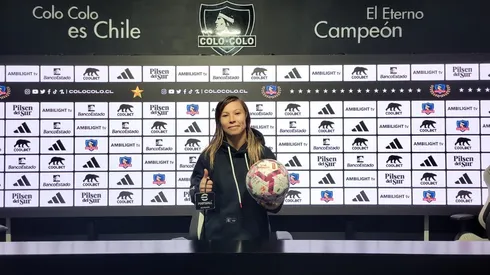 Yanara Aedo se lleva el balón tras su notable triplete