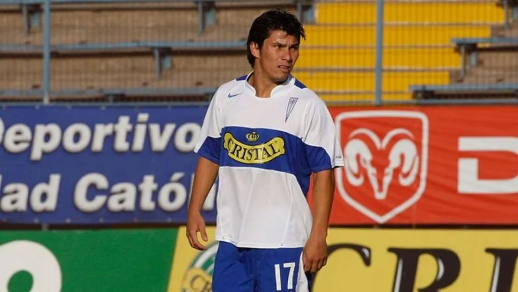 Gary Medel con la camiseta de Católica.