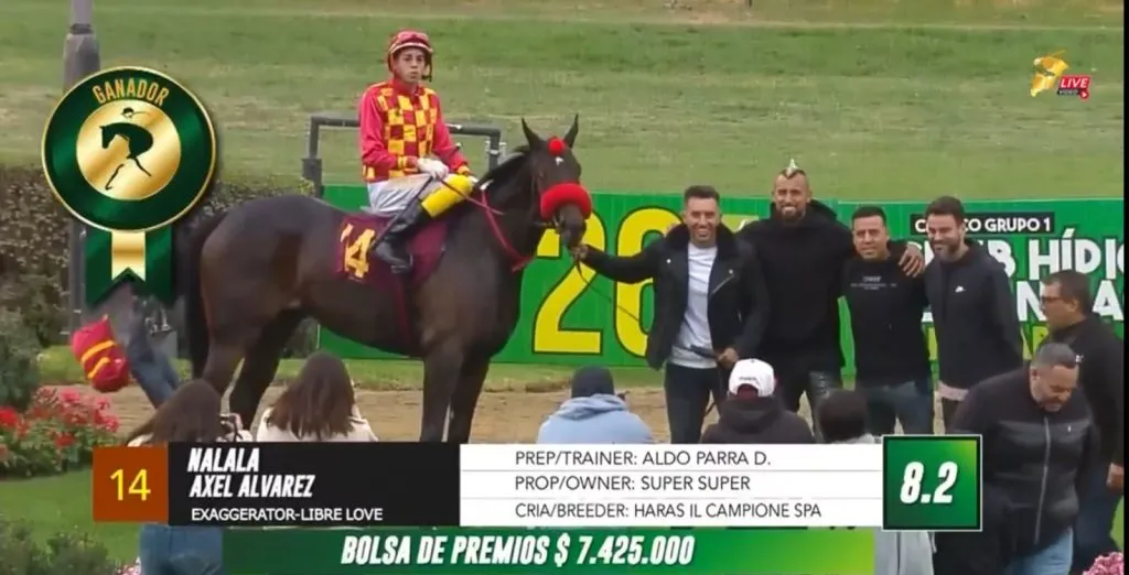 Arturo Vidal celebrando