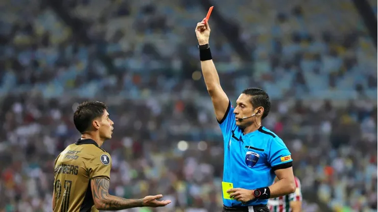 Erick Wiemberg no sumó amarillas en el Maracaná vs Fluminense. | Imagen: Imago.