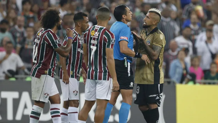 Colo Colo debe pagar una multa por las amarillas ante Fluminense.