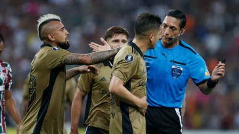Colo Colo no quedó conforme con el arbitraje de Jesús Valenzuela. | Imagen: Photosport.