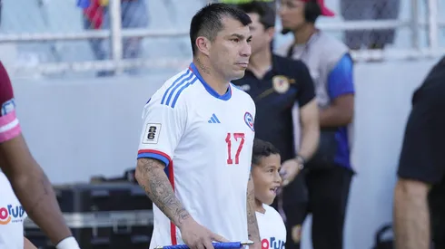 Gary Medel visitó a Colo Colo en Río de Janeiro.