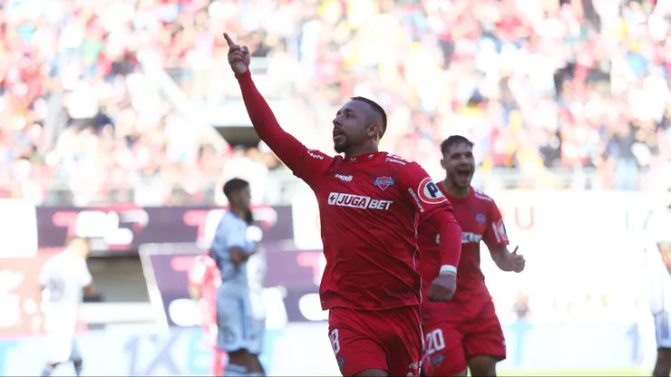 Bernardo Cerezo aumenta las cifras para Ñublense sobre Colo Colo.