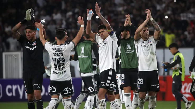 Esteban Pavez celebró con todo el triunfo de Colo Colo ante Cerro.