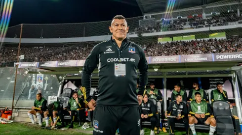 Jorge Almirón no puede más de felicidad tras el agónico triunfo de Colo Colo ante Cerro Porteño.