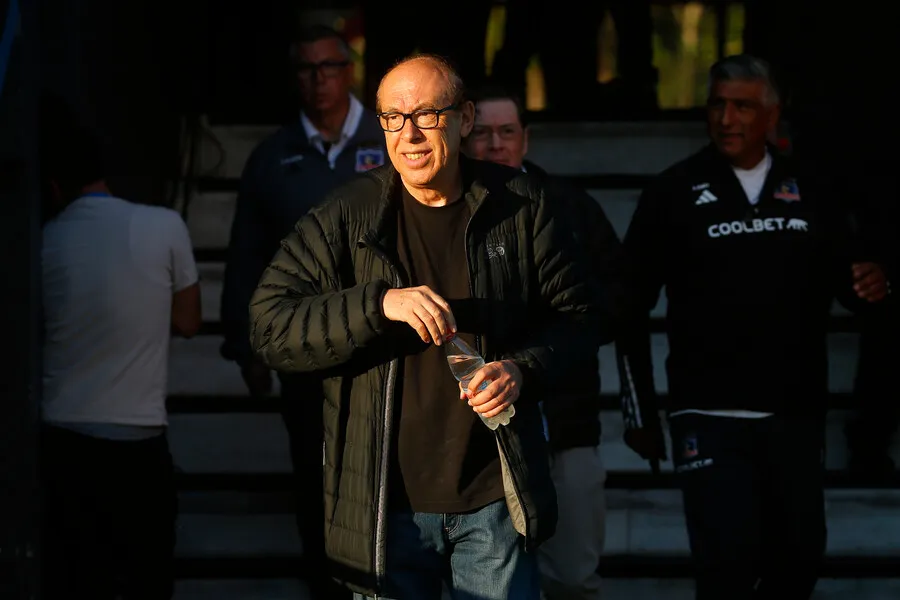 Alfredo Stöhwing vuelve a ser criticado al interior de Blanco y Negro. Imagen: Sebastian Cisternas/Photosport