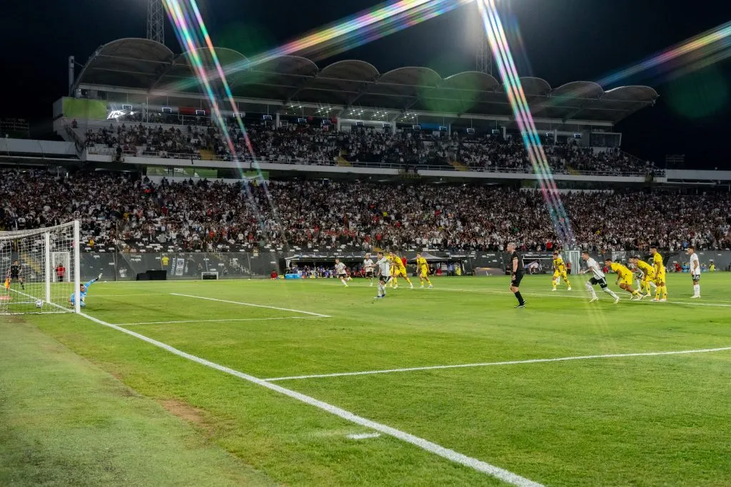 Los hinchas albos no podrán volver a sus casas en Metro tras el debut de Colo Colo en Libertadores | Foto: Guille Salazar, DaleAlbo