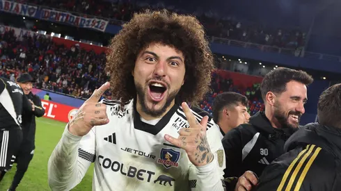 Maximiliano Falcón hace celebrar a Jorge Almirón y al Cacique.