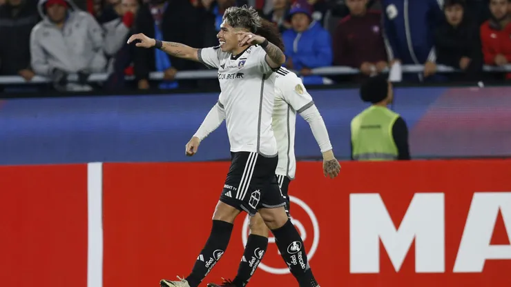 Carlos Palacios celebra el gol que, finalmente, le terminó dando la clasificación a Colo Colo.
