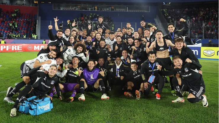 Colo Colo festejó con todo la clasificación a octavos.