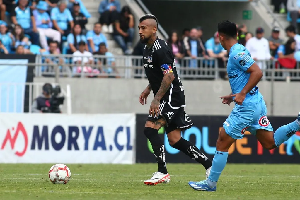 Arturo Vidal en el partido de Colo Colo vs Deportes Iquique. (Foto: Photosport)
