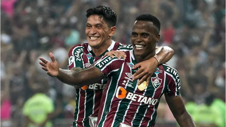 Figura de Fluminense se saca el sombrero con delantero de Colo Colo.