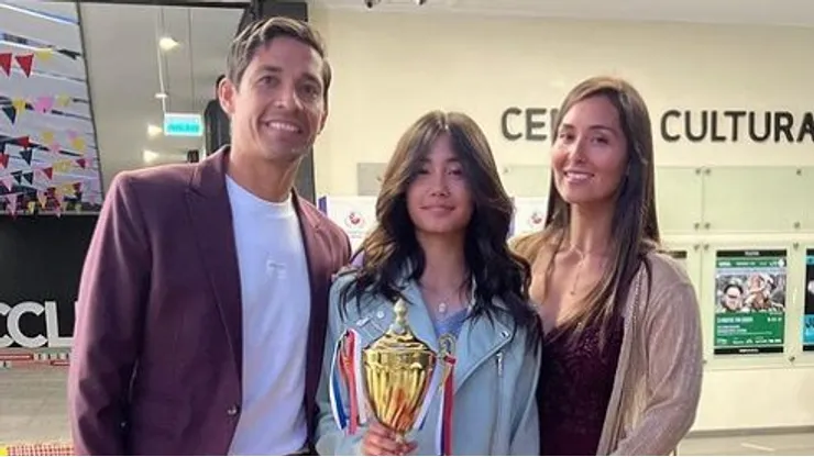 Matías Fernández junto a su esposa y su hija Aylén.