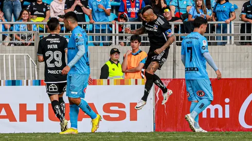 Arturo Vidal anota para Colo Colo de penal