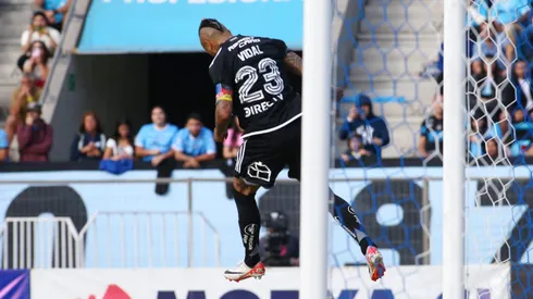 Arturo Vidal pone el 1 a 0 para Colo Colo sobre Deportes Iquique.