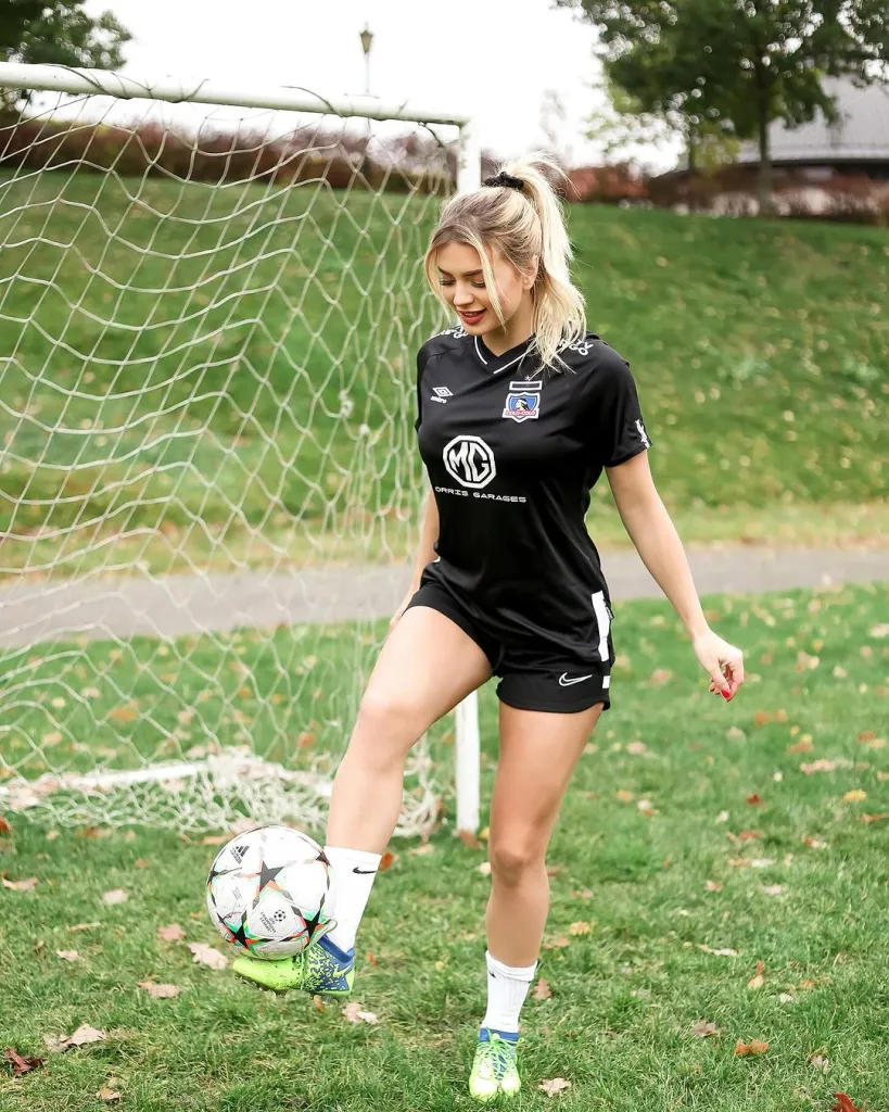 Jullien Ramírez con la camiseta de Colo Colo