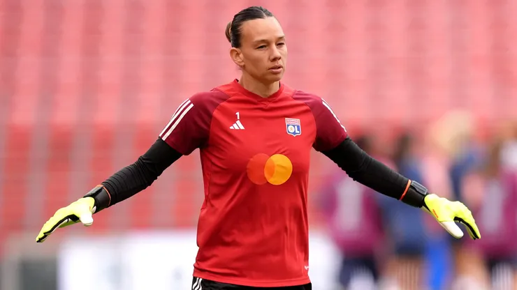 Tiane Endler va por la Champions Femenina.