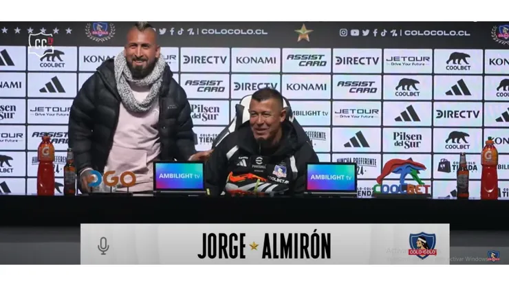 Almirón invitó a saludar al doble de Arturo Vidal.