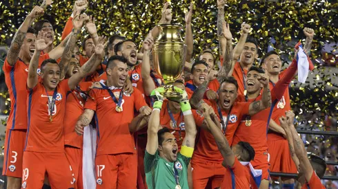 Colo Colo es tentado con dos nombres de la generación dorada.