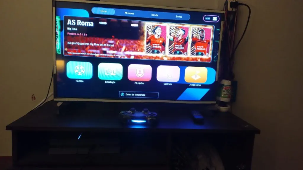 La TV y el PlayStation de Nelson Ladino, con el juego eFootball | Foto: Cedida a DaleAlbo