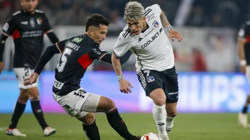 Carlos Palacios jugando ante Palestino este domingo.