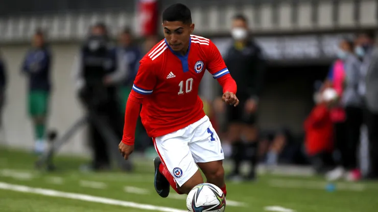 Ricardo Gareca le entrega una gran noticia a Jordhy Thompson en la selección chilena.