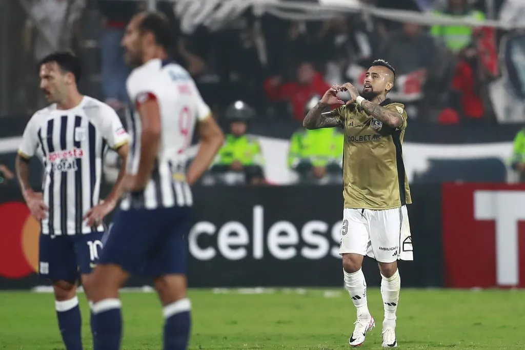 Colo Colo sigue vivo en Copa Libertadores gracias a un cabezazo lleno de jerarquía de Arturo Vidal. Foto: Photosport.