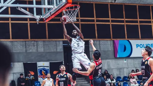 Devaughn Jenkins anota una canasta en el triunfo sobre CD Alemán