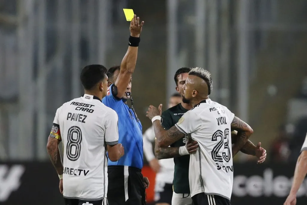 Arturo Vidal llegó a tres amarillas en la Copa Libertadores y será baja ante Fluminense.