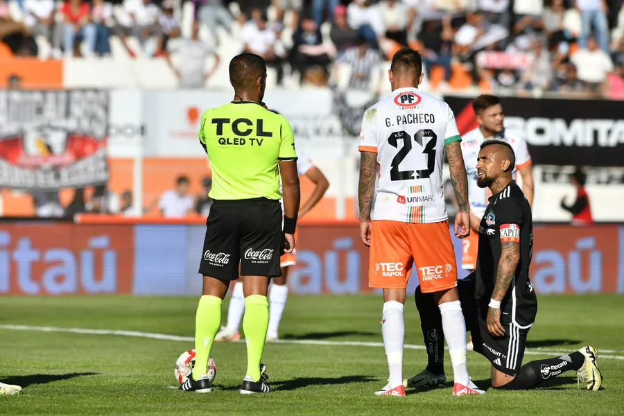 Nicolás Gamboa y la gran polémica en el Colo Colo vs Cobresal. Imagen: Alejandro Pizarro/Photosport