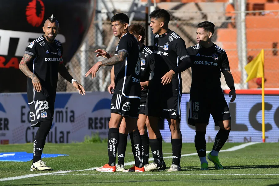 Arturo Vidal fue uno de los mejores de Colo Colo esta tarde. Imagen: Alejandro Pizarro/Photosport