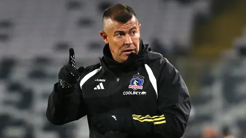Jorge Almirón analiza la demora en la llegada de refuerzos para Colo Colo.