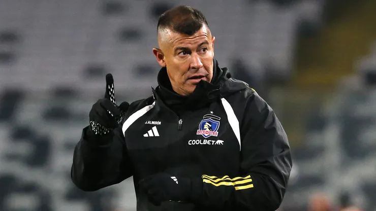 Jorge Almirón analiza la demora en la llegada de refuerzos para Colo Colo.